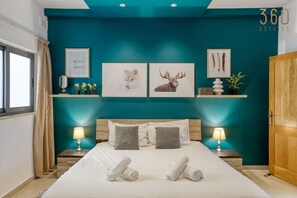 2 bedrooms, desk, iron/ironing board, WiFi