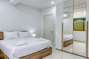 2 bedrooms, desk, iron/ironing board, WiFi