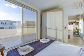 1 bedroom, desk, iron/ironing board, WiFi