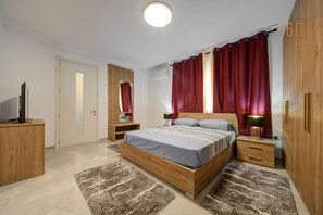 3 bedrooms, desk, iron/ironing board, WiFi