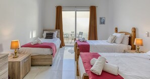 3 Schlafzimmer, Schreibtisch, Bügeleisen/Bügelbrett, WLAN