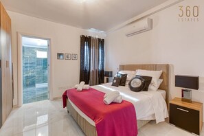 Desk, iron/ironing board, travel crib, WiFi - Stunning 2BR Penthouse with terrace in Mosta (Il-Mosta)