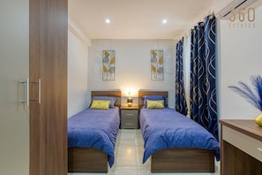 3 habitaciones, escritorio, tabla de planchar con plancha y wifi