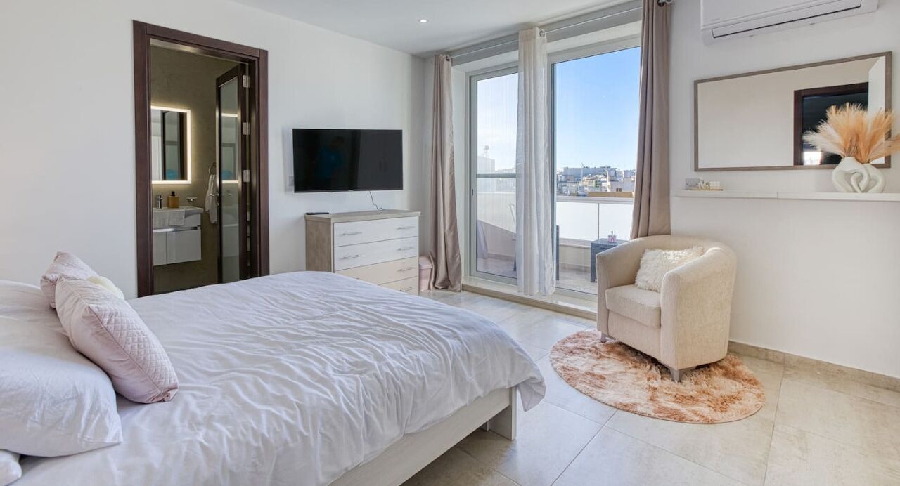 3 عدّة غرف نوم ومكتب ومكواة/لوح كي وواي فاي