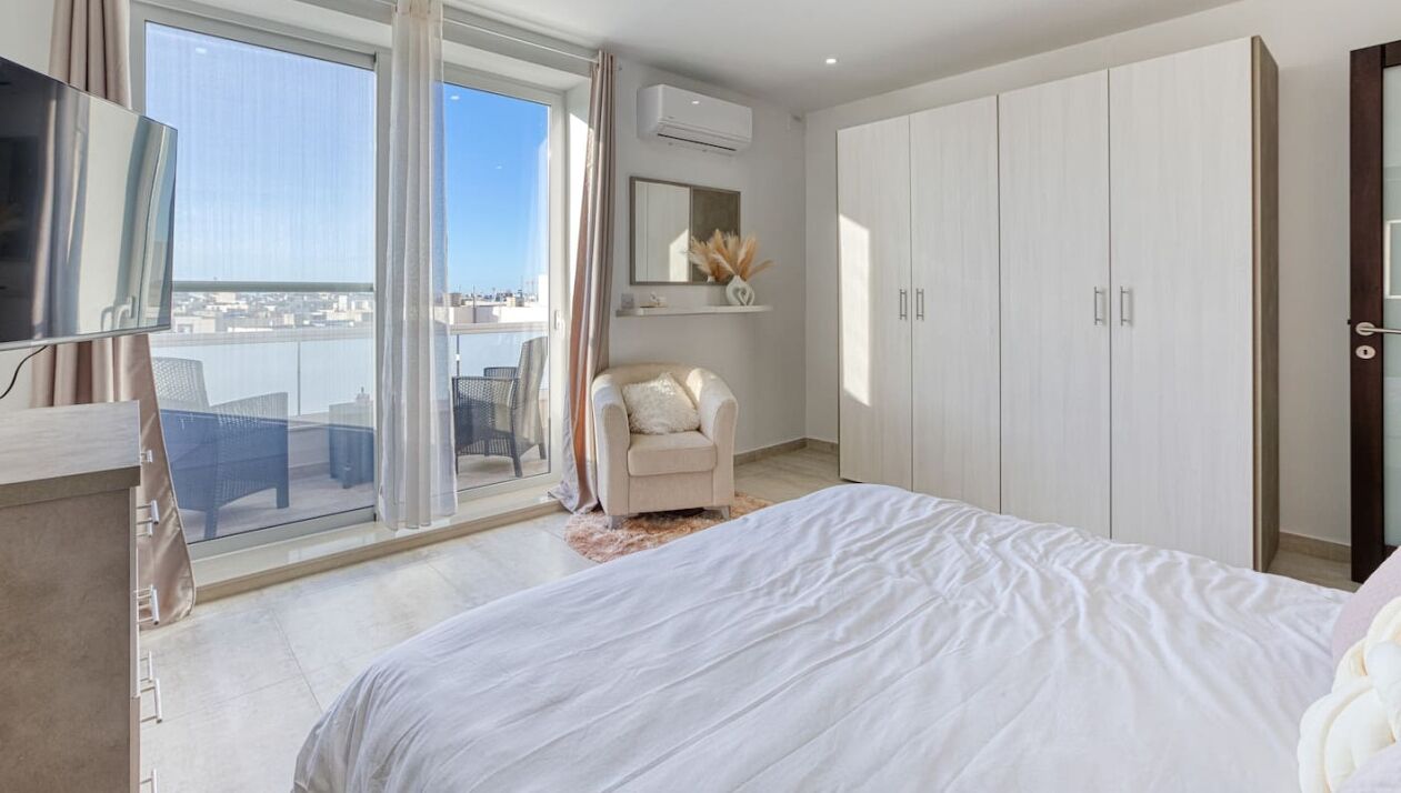 3 bedrooms, desk, iron/ironing board, WiFi