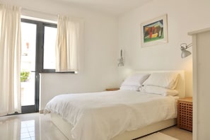 1 bedroom, desk, iron/ironing board, WiFi