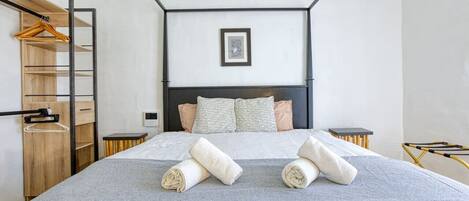 Desk, iron/ironing board, WiFi, bed sheets