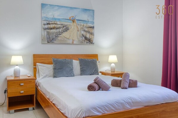 Desk, iron/ironing board, travel cot, WiFi