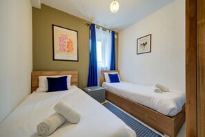 2 bedrooms, desk, iron/ironing board, WiFi