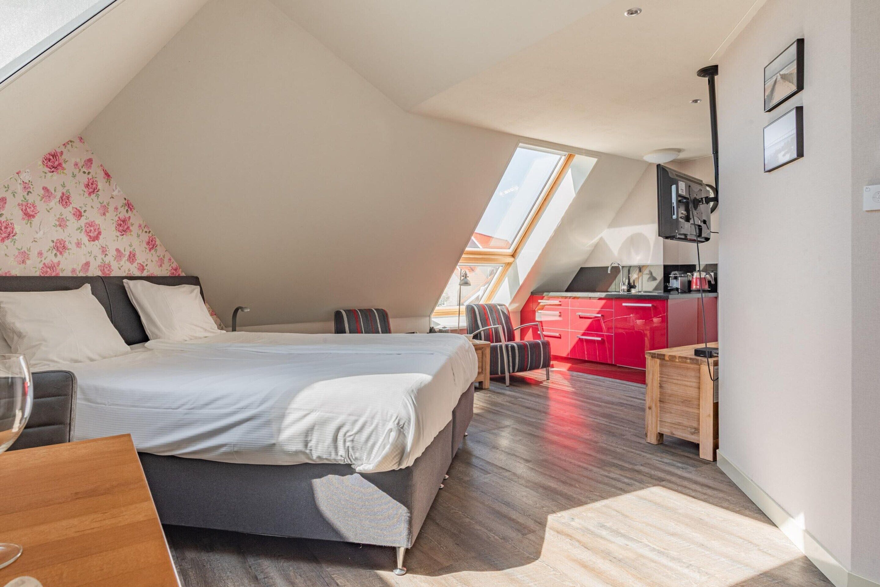 House | 1 bedroom, individually furnished