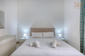 3 Schlafzimmer, Schreibtisch, Bügeleisen/Bügelbrett, WLAN