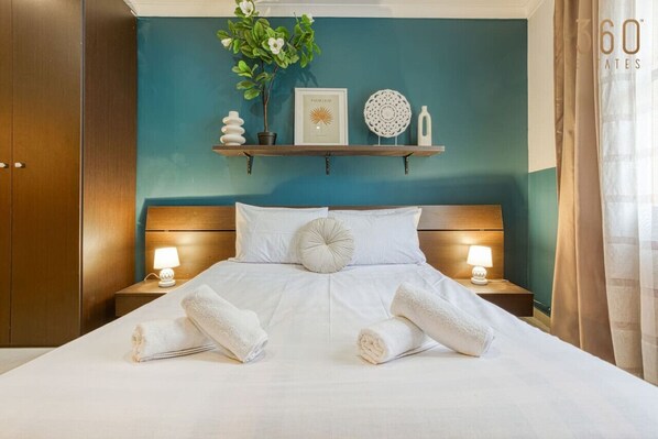 Desk, iron/ironing board, travel cot, WiFi