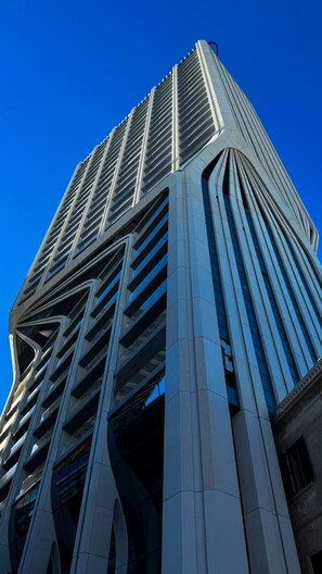 Exterior - Exquisite large suite in Mercury Towers (St. Julian`s)