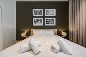 1 bedroom, desk, iron/ironing board, WiFi