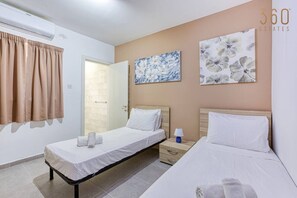 5 bedrooms, desk, iron/ironing board, WiFi