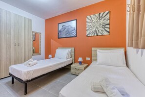 5 室のベッドルーム、デスク、アイロン / アイロン台、WiFi