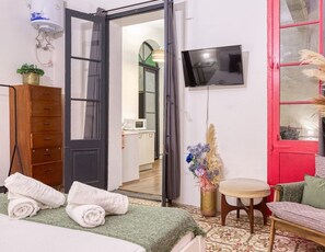 4 bedrooms, desk, iron/ironing board, travel cot