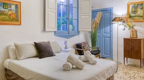 4 bedrooms, desk, iron/ironing board, travel cot