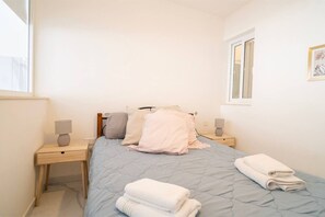 2 Schlafzimmer, Schreibtisch, Bügeleisen/Bügelbrett, WLAN