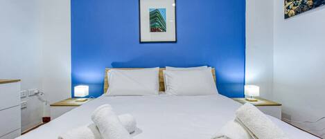 2 Schlafzimmer, Schreibtisch, BĂŒgeleisen/BĂŒgelbrett, WLAN