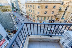 Property grounds - Charming 2BR Apt with Balcony & city views, Sliema (Sliema)