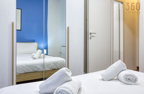2 bedrooms, desk, iron/ironing board, WiFi