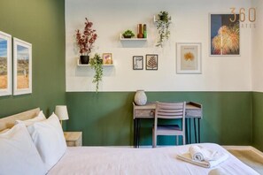 1 chambre, bureau, fer et planche à repasser, Wi-Fi