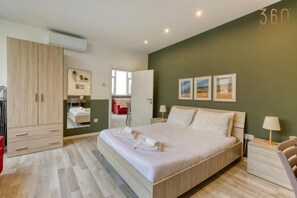 1 bedroom, desk, iron/ironing board, WiFi