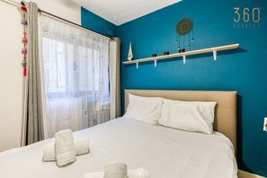 2 bedrooms, desk, iron/ironing board, WiFi