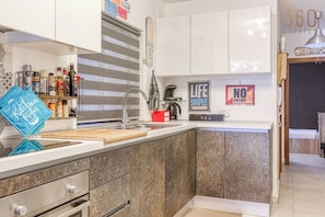 Fridge, oven, stovetop, toaster