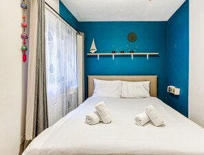 2 Schlafzimmer, Schreibtisch, Bügeleisen/Bügelbrett, Reisekinderbett