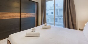 2 bedrooms, desk, iron/ironing board, travel cot