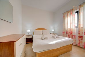 2 Schlafzimmer, Schreibtisch, Bügeleisen/Bügelbrett, WLAN