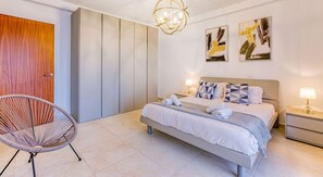 2 Schlafzimmer, Schreibtisch, Bügeleisen/Bügelbrett, kostenloses WLAN