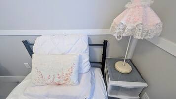 3 bedrooms, iron/ironing board, WiFi, bed sheets