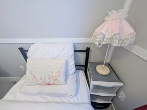 3 habitaciones, tabla de planchar con plancha, wifi y ropa de cama 