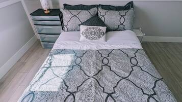 熨斗/熨衫板、Wi-Fi、床單