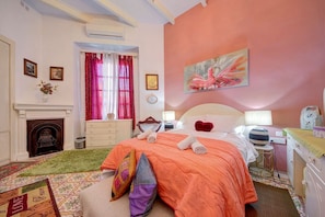 2 Schlafzimmer, Schreibtisch, Bügeleisen/Bügelbrett, WLAN