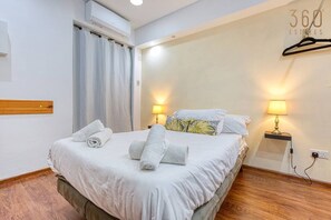 4 bedrooms, desk, iron/ironing board, WiFi