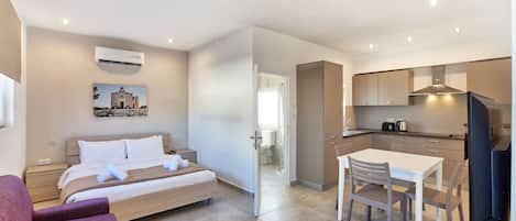 1 bedroom, desk, iron/ironing board, WiFi