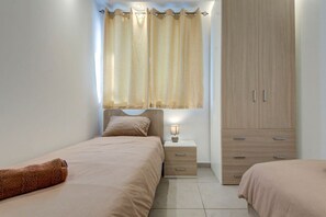 3 bedrooms, desk, iron/ironing board, WiFi