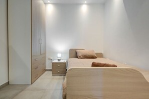 3 عدّة غرف نوم ومكتب ومكواة/لوح كي وواي فاي