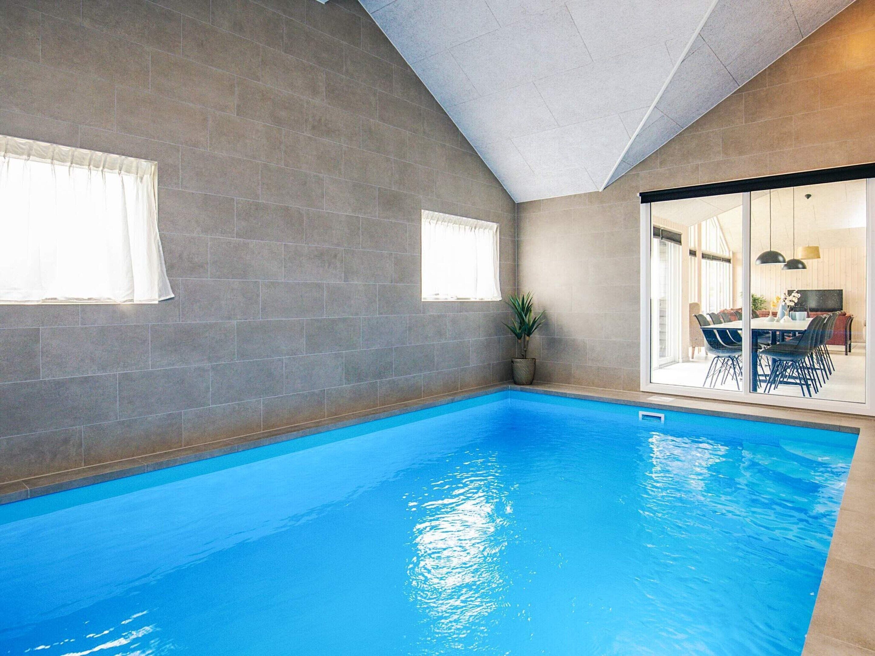 独立别墅 | 泳池 | 室内游泳池，室外游泳池