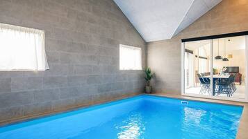 Casa | Alberca | Alberca techada y alberca al aire libre