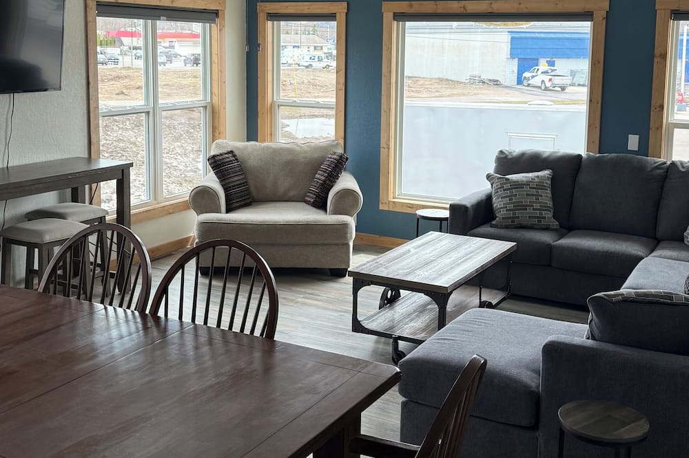 Mill Street Upper Apartment