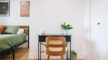 3 bedrooms, desk, iron/ironing board, travel crib