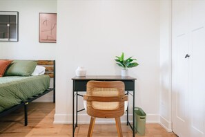 3 Schlafzimmer, Schreibtisch, Bügeleisen/Bügelbrett, Reisekinderbett