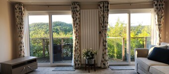 Beautiful dark-sky lodge on gorgeous site with stunning views of hills, valleys.