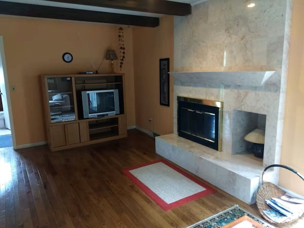 Interior - Sunlit & spacious home in a quiet, natural setting (La Crosse)