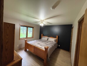 3 chambres, fer et planche à repasser, accès au Wi-Fi (inclus)